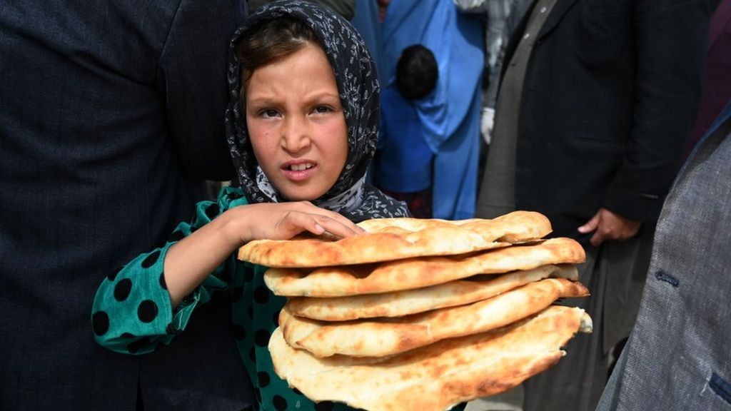 Во Авганистан коронавирусот предизвика сериозна егзистенцијална криза, властите делат бесплатен леб