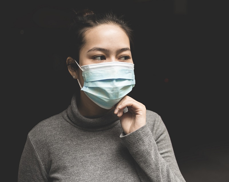 Најново истражување: Дали хируршките маски го намалуваат ширењето на коронавирусот?