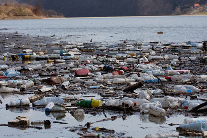 Земјите можат да го намалат загадувањето со пластика за 80% до 2040 година