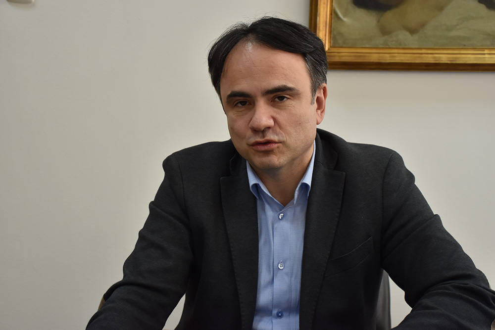 Комисија за здравство на ВМРО-ДПМНЕ: Директорот на ГОБ 8 Септември еден месец не доаѓа на работа