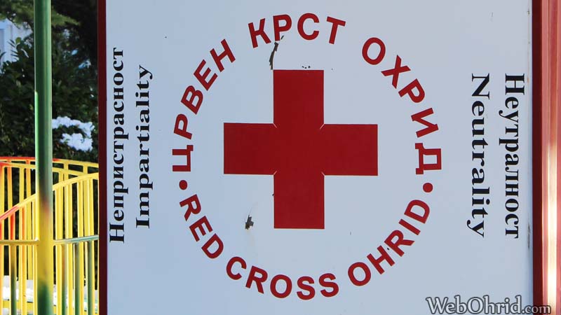 Црвениот Крст од Охрид денес беше избркан откако беше повикан да помогне во масовната вакцинација