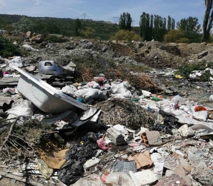 Дивата депонија во населба Драчево го загрозува здравјето на жителите, започна расчистувањето