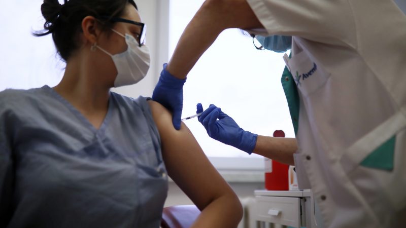 Владата го одби предлогот на Комисијата за заразни болести за задолжителна вакцинација