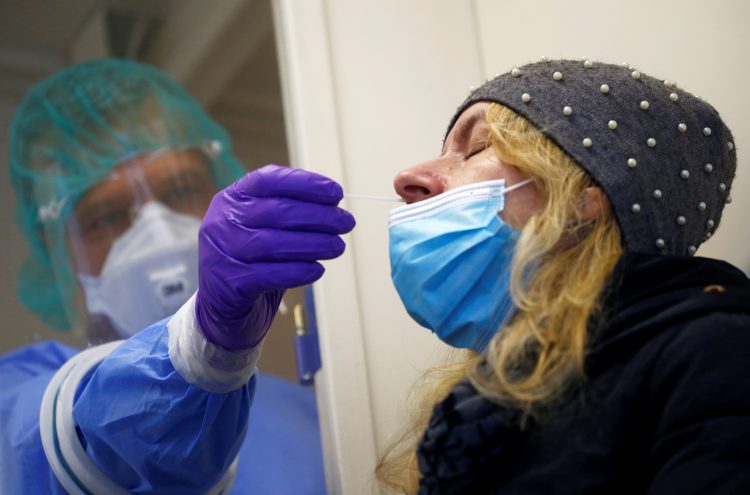 Словенечки имунолог објаснува дека вакцинираните ќе бидат помалку заштитени од новиот сој омикрон