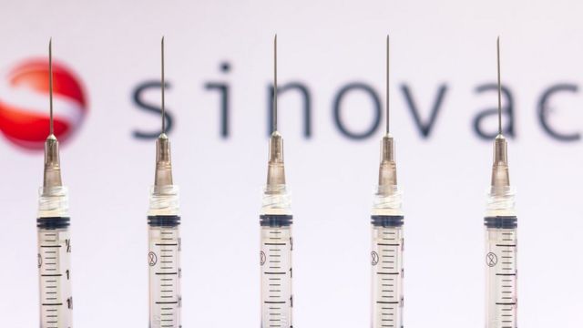 Вакцината на кинескиот производител „Синовак“ започна да се аплицира низ Македонија