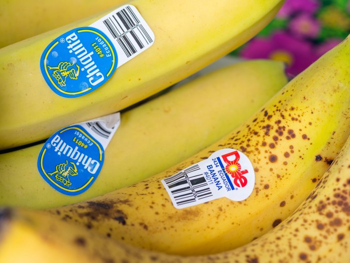 Обрнете внимание на налепниците на бананите, откриваат важни информации