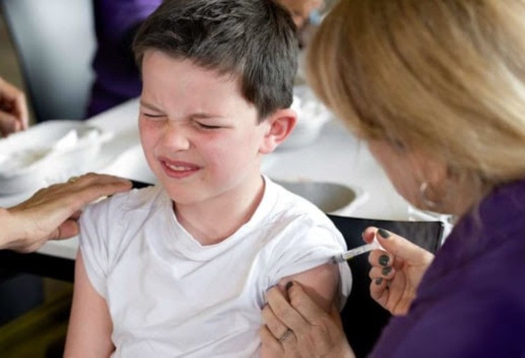 Грција предлага вакцинација против Ковид-19 за деца меѓу 6 месеци и 4 години