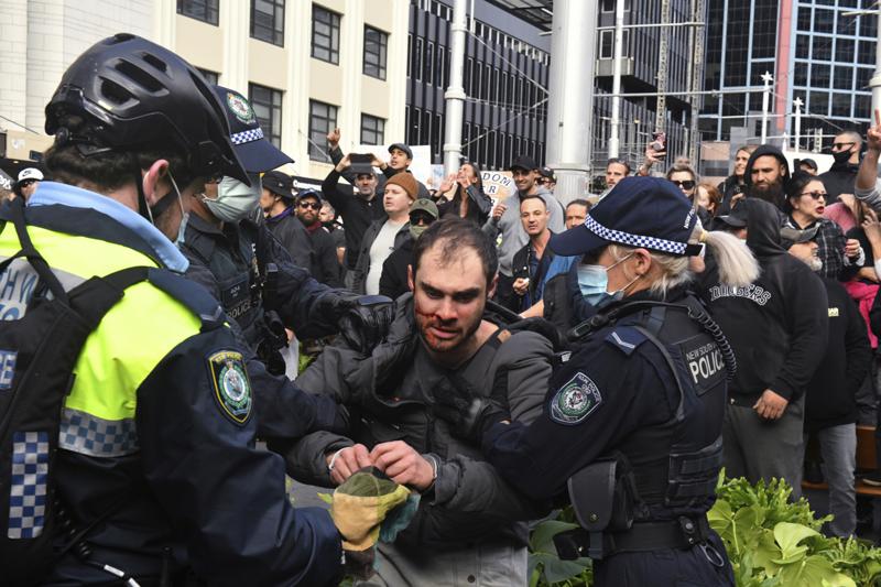 Денеска во Сиднеј илјадници луѓе се собраа на протест против рестриктивните мерки