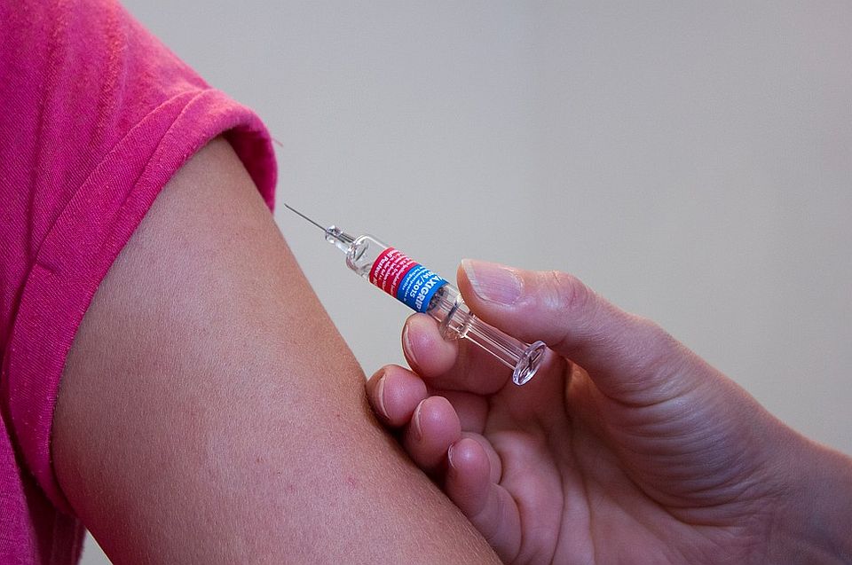 Од понеделник ќе се дозволи вакцинација на школската популација во Македонија против Ковид-19