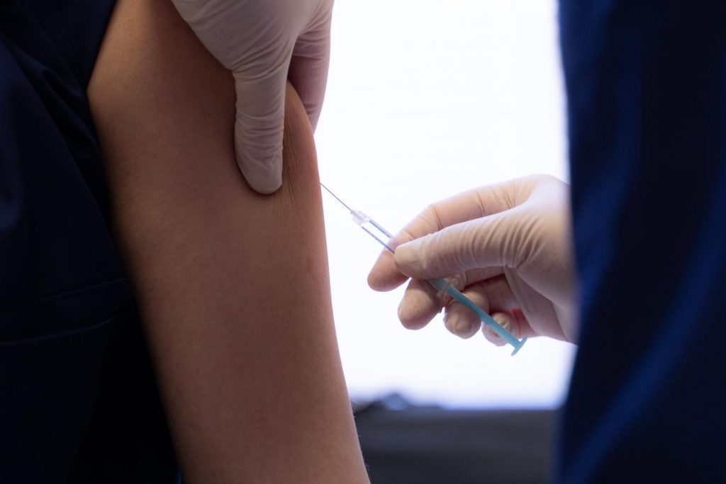 Вчера се вакцинирале 3014 граѓани, а 44 примиле трета доза вакцина