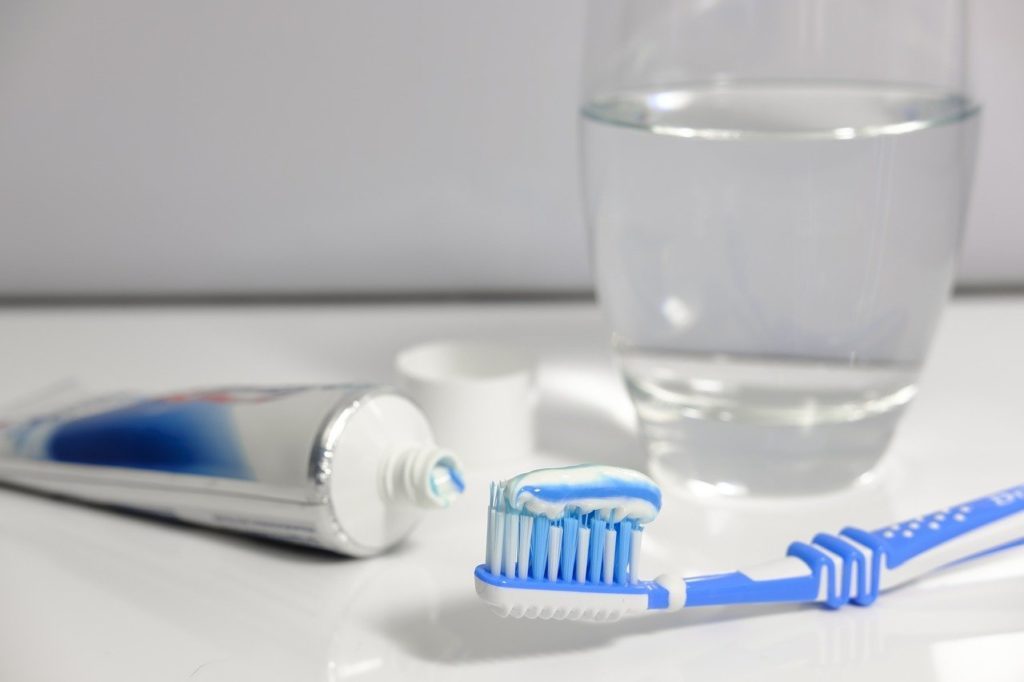 Зошто е важно да ги миеме забите пред спиење?