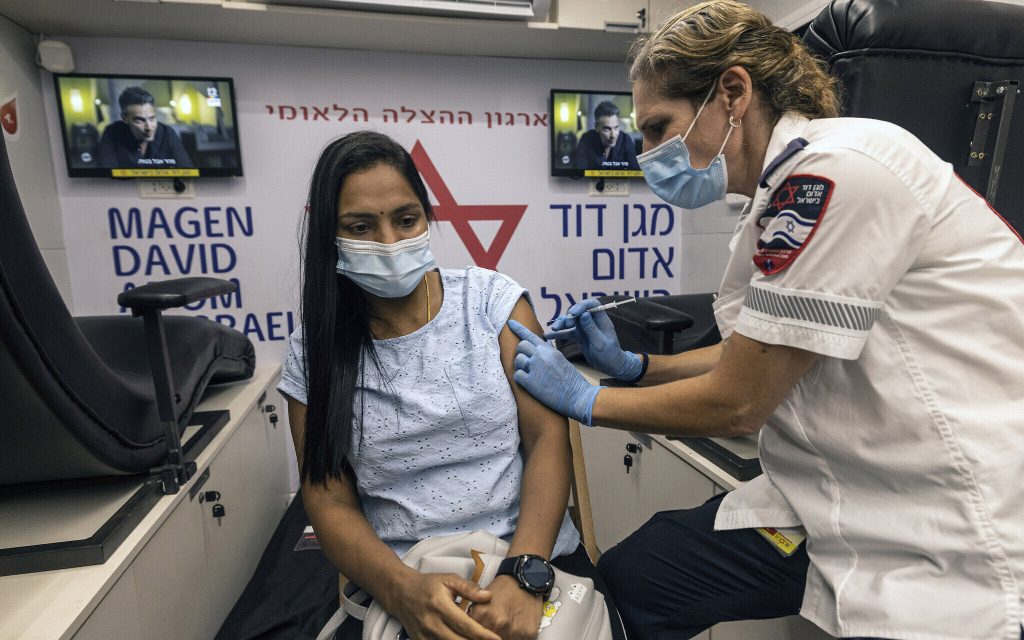 Повеќе од 4 милиони Израелци ја примиле третата засилувачка доза против Ковид-19