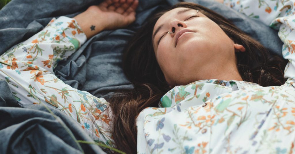 Иако не е најпопуларна поза, спиењето на грб има најмногу придобивки