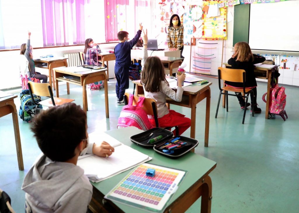 1068 малолетници во Македонија се позитивни на Ковид-19