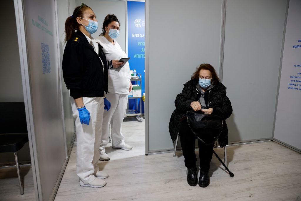 Во Грција веќе трет ден по ред се чекаат редици за тестирање за Ковид-19