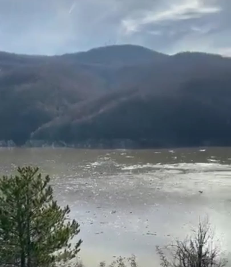 По поплавите во Малешевијата, Калиманското езеро се соочува со насобран отпад
