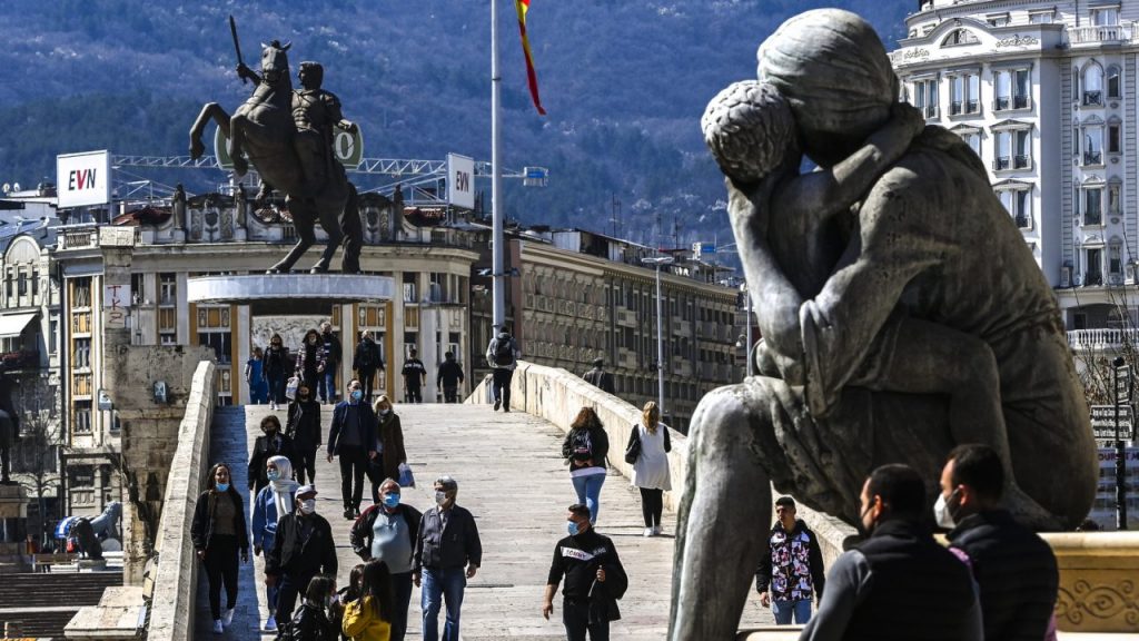 Скопје и Битола се градови со најмногу заболени од Ковид-19 во земјава
