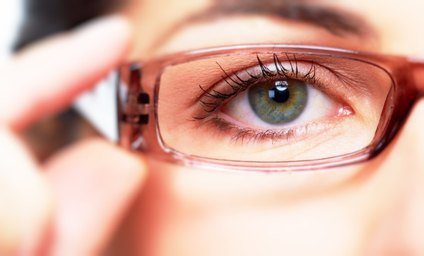 Луѓето кои редовно носат очила имаат 15% помал ризик од инфекција со Ковид-19