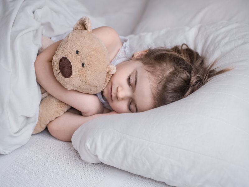 Зошто децата кога се преуморни тешко заспиваат?