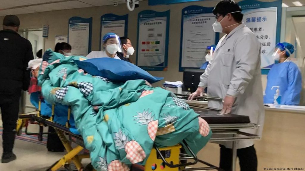СЗО: Бројот на хоспитализирани лица во Кина со Ковид-19 се зголемил за 70%