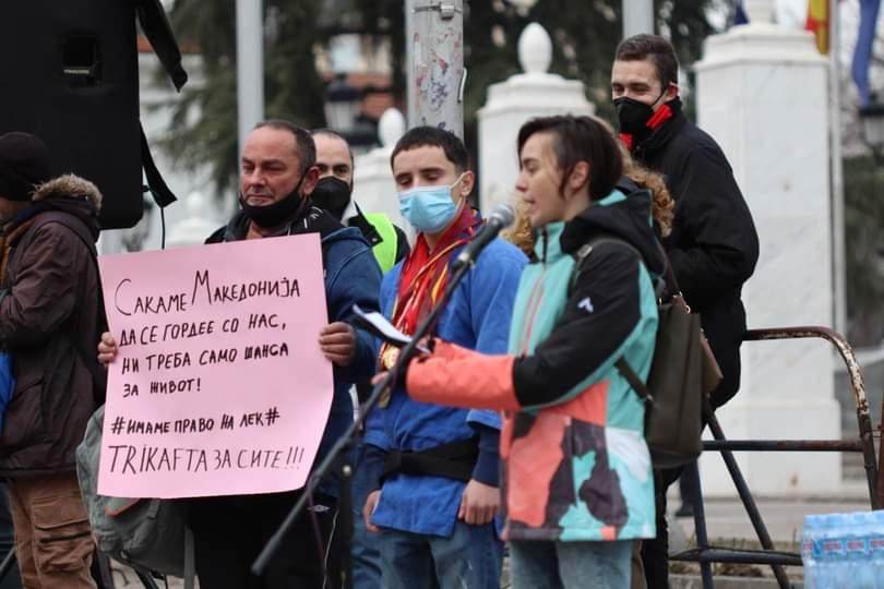 По смртта на Благојче, пациентите со цистична фиброза одржаа мирен протест пред Владата