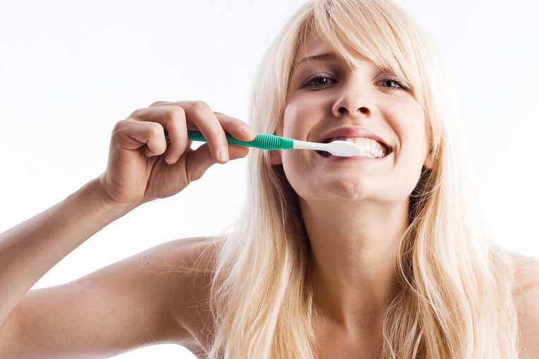 Стоматолог открива три ситуации во кои никогаш не треба да ги миете забите