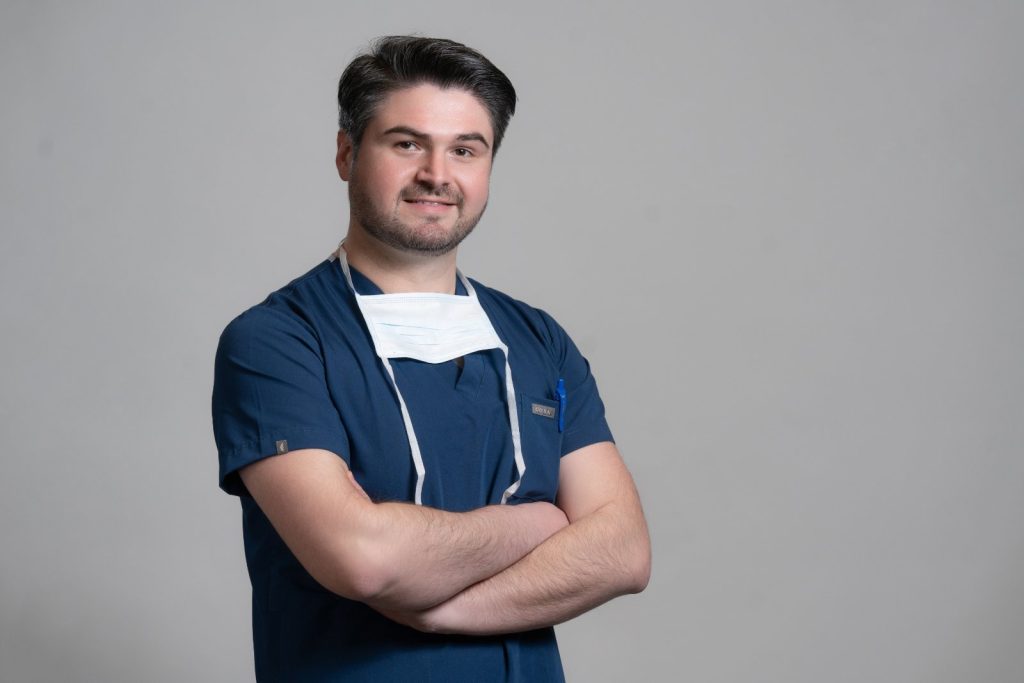 Д-р Петар Марков воведува нова минимално инванзивна процедура за третман на ингвинални хернии во Струмица