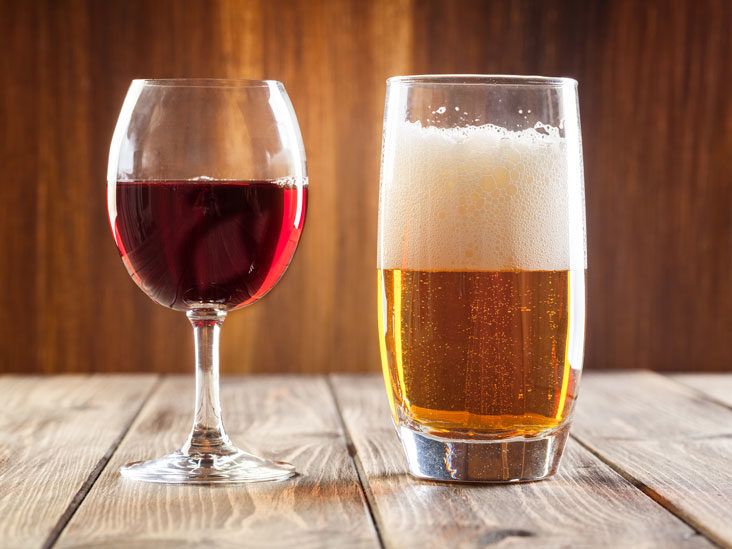Дали е здраво да испиете една чаша пиво или вино пред спиење