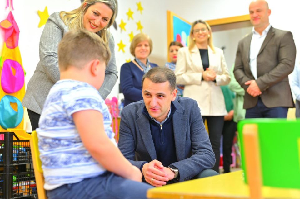 Велковски: 270 дечиња се на листа на чекање во градинките во Тетово